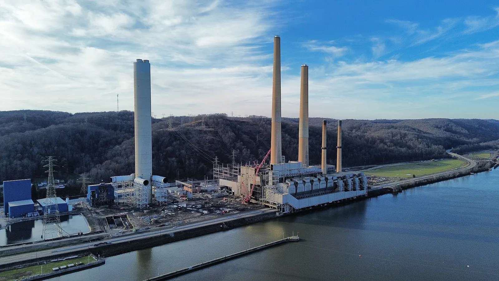 Aerial view of the W. H. Sammis power plant in Ohio during dismantling